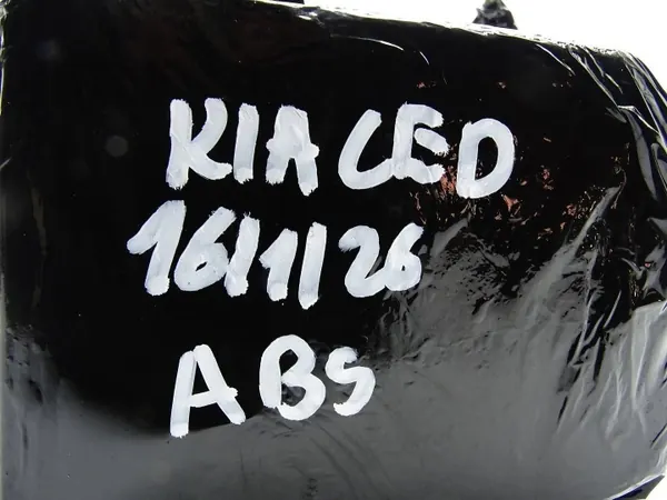 Pompe ABS OEM 58910-J7AA0 pour Kia Ceed III 1.6 CRDI image 7