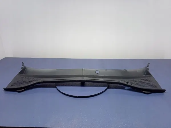 VW Passat B8 14- Tuulilasin Lista OEM 3G1819402B image 2
