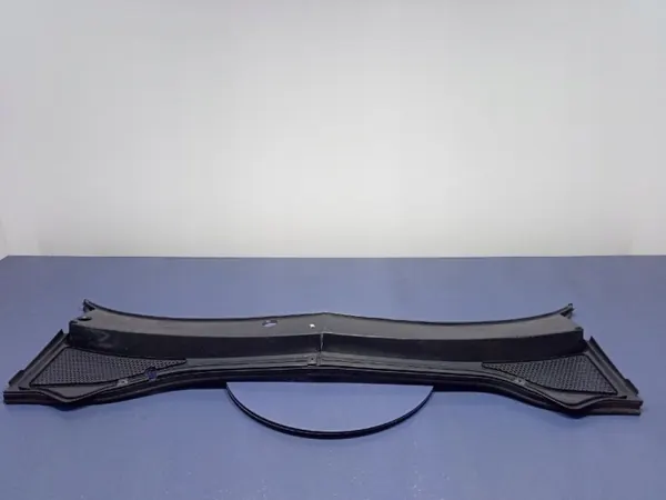 VW Passat B8 14- Tuulilasin Lista OEM 3G1819402B image 3