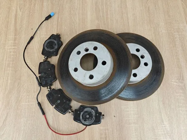 Kit Discos & Pastilhas Travão Dianteiro OEM 6877212 BMW image 2