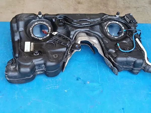 CUPRA FORMENTOR 2.0 TDI 110KW 2024 FUEL TANK 5WA201021KG image 3