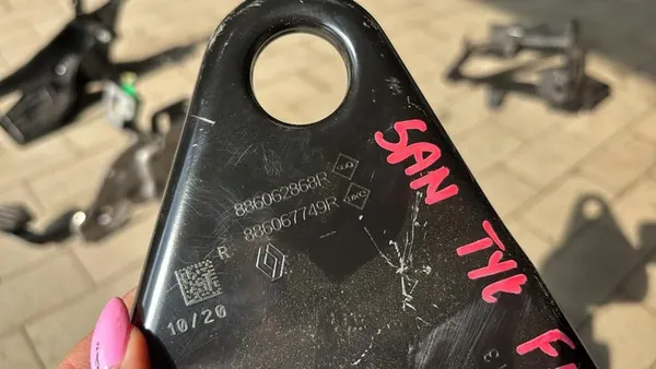 Supporto di montaggio Dacia Sandero III 886062868R image 2