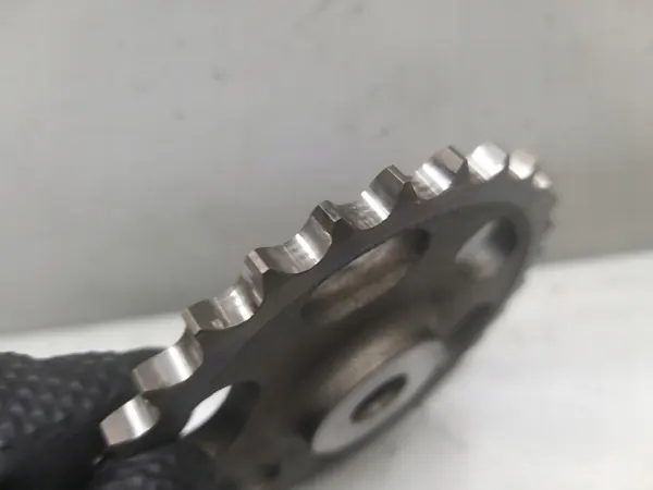 Engranaje de distribución + tornillo W205 C220 2.2 CDI A6510520200 image 3