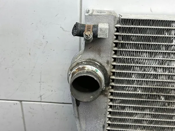 Vattenkylare BMW X5 E70 image 2