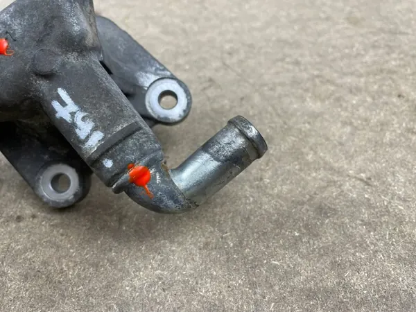 Suzuki OE cilinderkop wateruitlaat 2.4L 08-14 image 4
