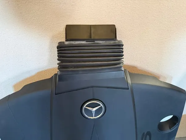 OEM A6420103567 Yläpuolinen moottorikansi Mercedes 3.0 CDI image 3