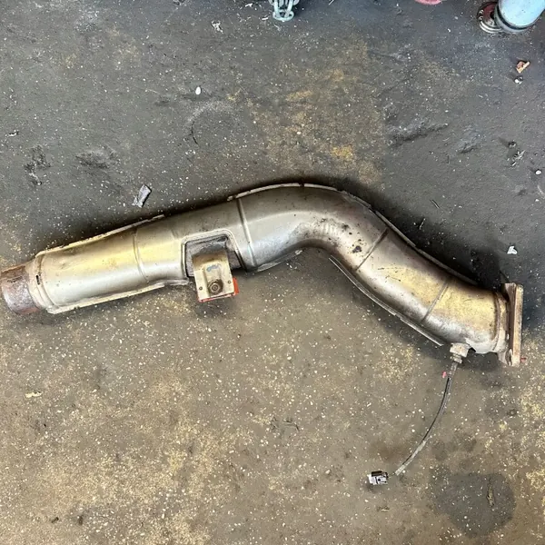 Composant d'échappement BMW E60/61 - Pièce OEM d'occasion image 2