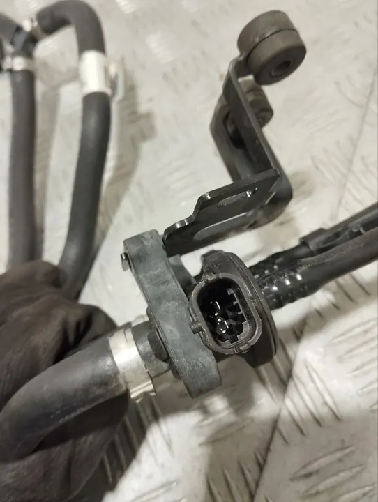 Fuel Distributor Pipe Aston Martin DB11 2019 HY539B051AB image 3