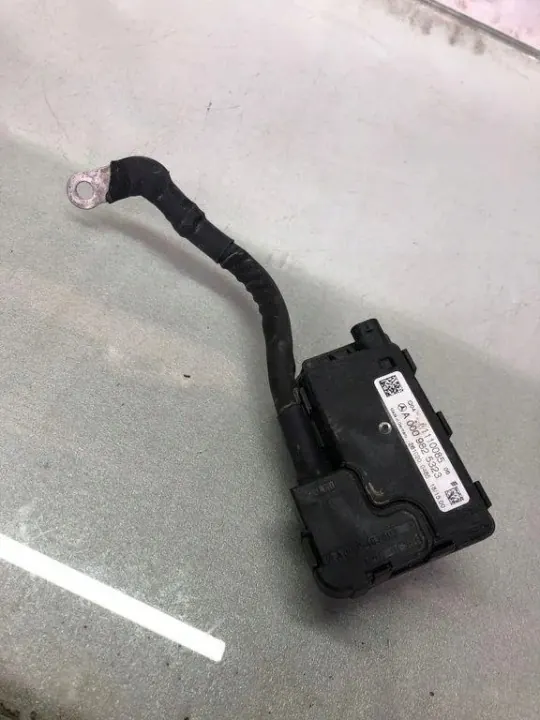 Mercedes-Benz Relä OEM A0009825323 - Begagnad image 3