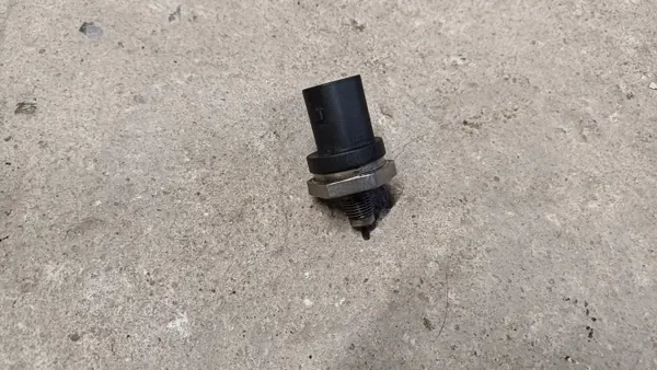 Sensor Presión Aceite Mazda 3 BM CX5 2.2D OEM 0261230341 image 2