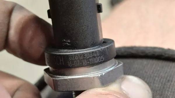 Sensor Presión Aceite Mazda 3 BM CX5 2.2D OEM 0261230341 image 4