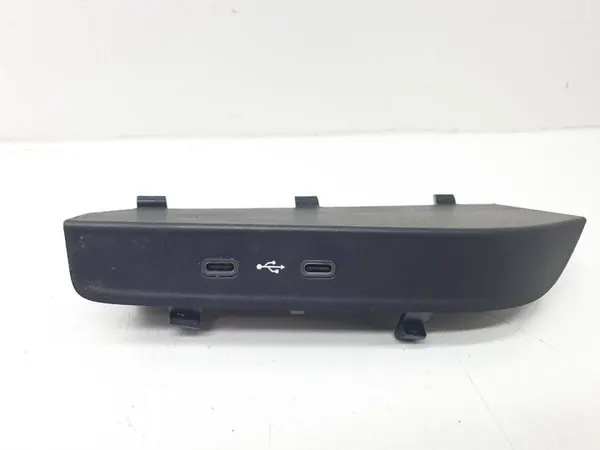 USB-C-porttipistoke OEM 657035736 Skoda Kamiq Scala image 2