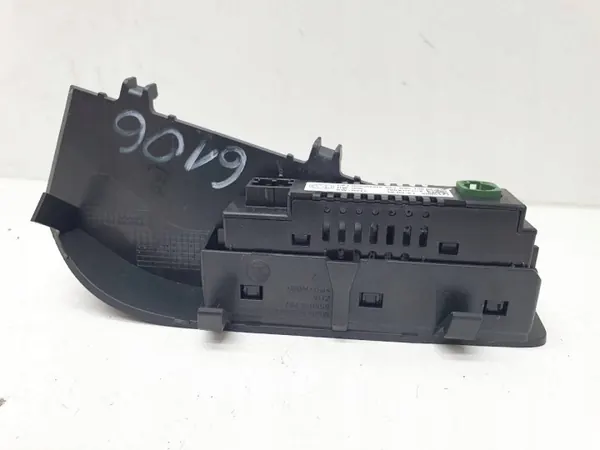 USB-C-porttipistoke OEM 657035736 Skoda Kamiq Scala image 3