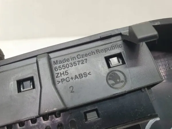 USB-C-porttipistoke OEM 657035736 Skoda Kamiq Scala image 5