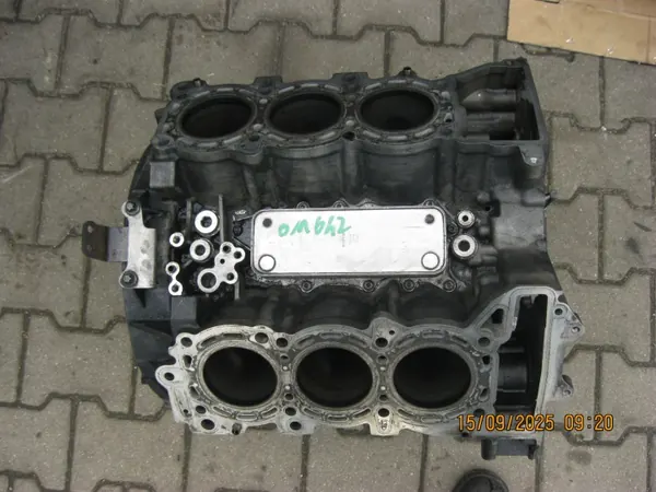 Käytetty moottorilohko OEM R6426605 Mercedes OM642:lle image 2