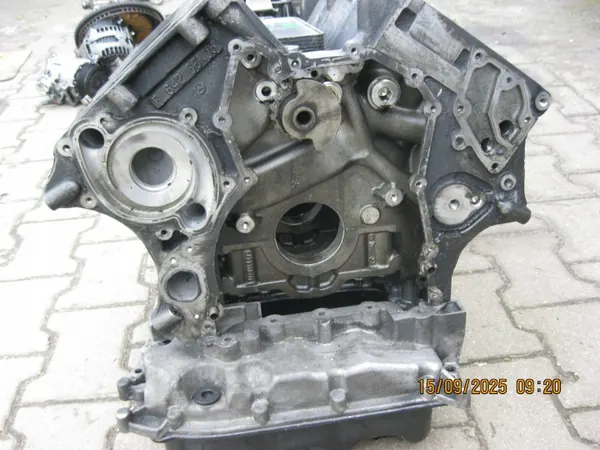Käytetty moottorilohko OEM R6426605 Mercedes OM642:lle image 3