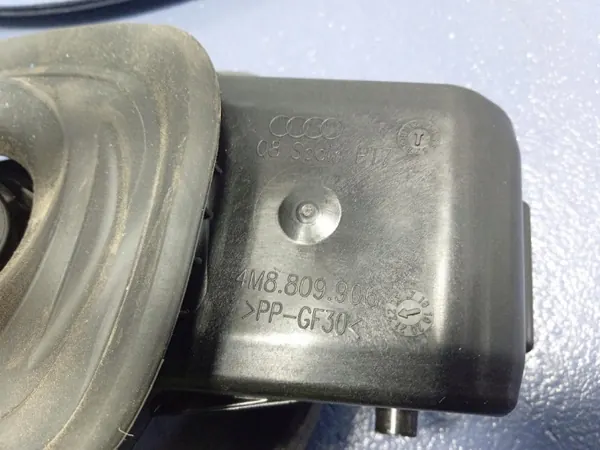 Audi SQ8 Q8 polttoainelippa OEM 4M8809906 - Käytetty image 10