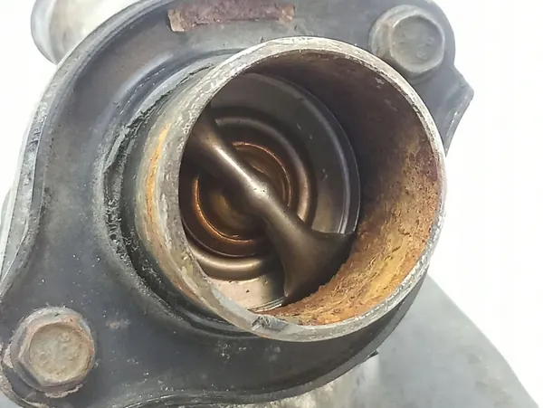 Carcasa de termostato Cadillac STS Seville 12555810 image 2