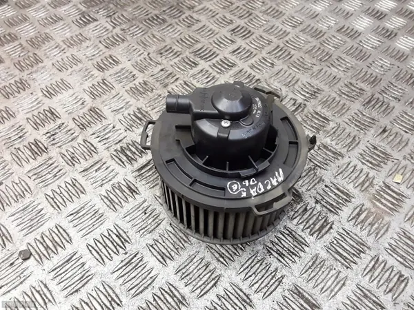 Mazda lämmityspuhallin OEM 8940000 - Käytetty image 3