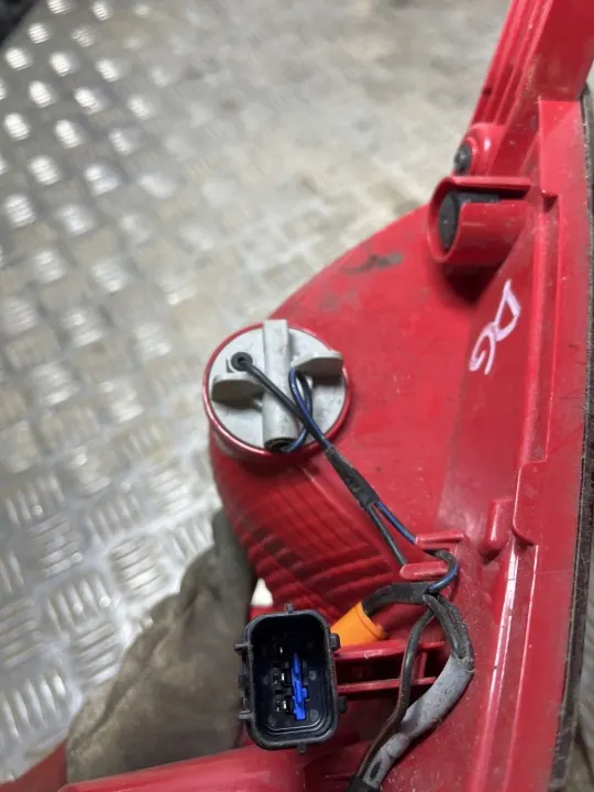 Feu de pare-chocs arrière Hyundai Kona OEM 92406J901 image 3