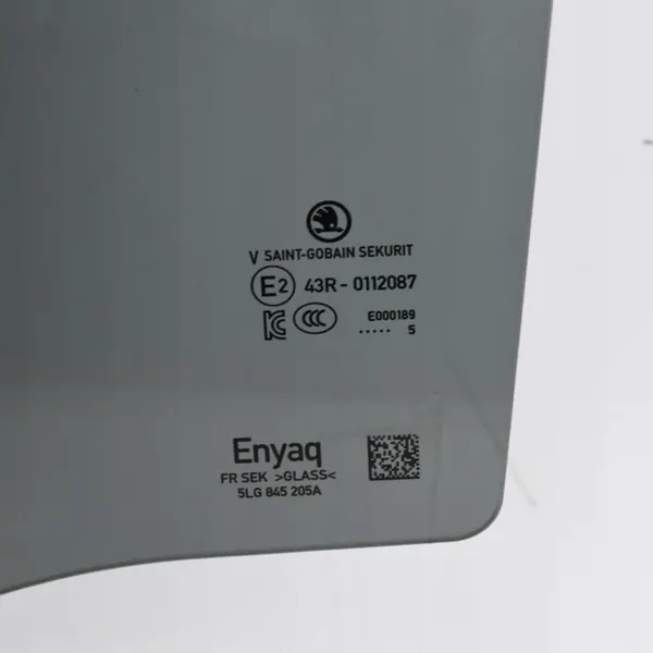 Cristal puerta trasera izquierda OEM 5LG845205A Skoda image 3