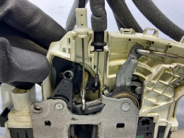 Mercedes W906 Vänster Skjutdörrslås image 8