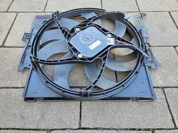 BMW 1 F20 Fläktkåpa 8641963 8641946 image 3