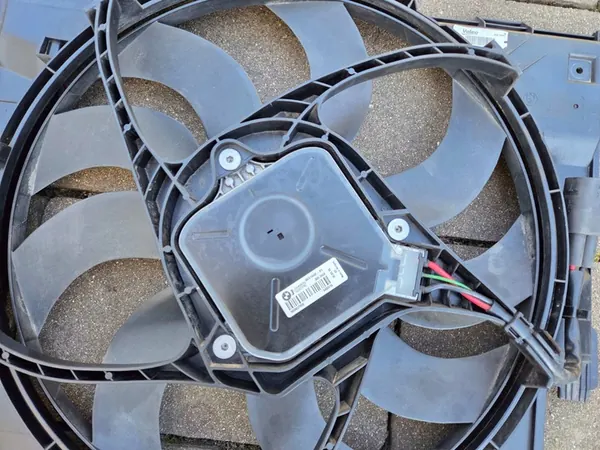 BMW 1 F20 Fläktkåpa 8641963 8641946 image 4