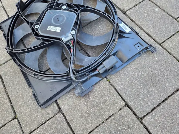 BMW 1 F20 Fläktkåpa 8641963 8641946 image 5