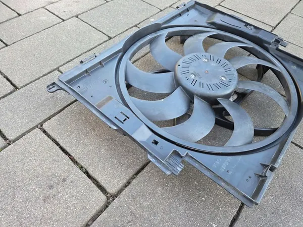 BMW 1 F20 Fläktkåpa 8641963 8641946 image 7