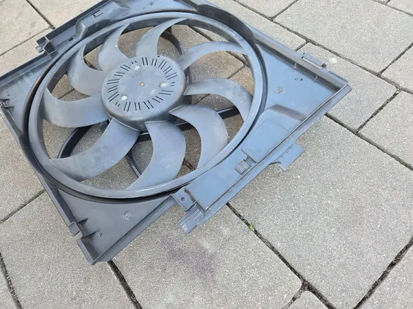 BMW 1 F20 Fläktkåpa 8641963 8641946 image 8