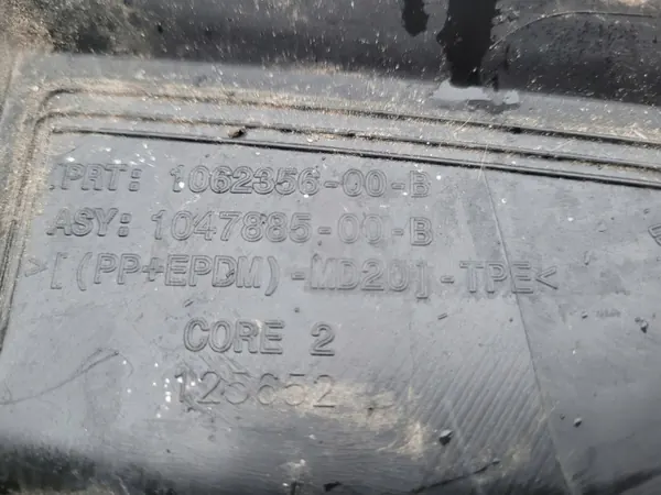 Tesla X Motorhaubenabdeckung OEM 1062356-00 Gebraucht image 7