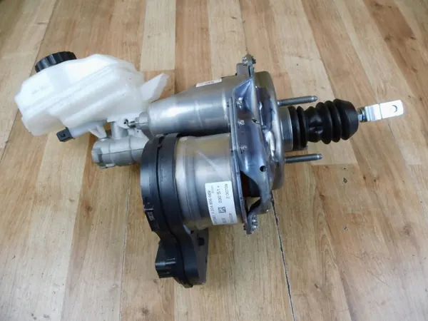 Toyota Yaris IV Jarruvahvistinpumppu OEM 47210-0D080 image 3