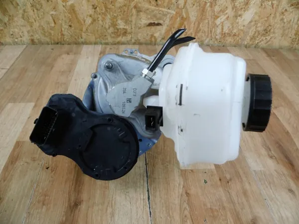 Toyota Yaris IV Jarruvahvistinpumppu OEM 47210-0D080 image 4
