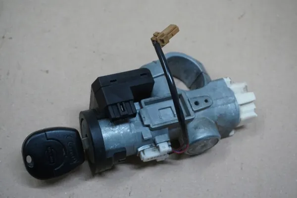 Nissan PATROL GU4 Wegfahrsperren-Modul OEM image 10