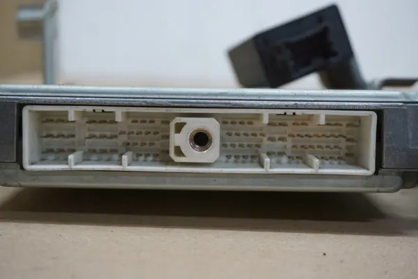 Nissan PATROL GU4 Wegfahrsperren-Modul OEM image 5