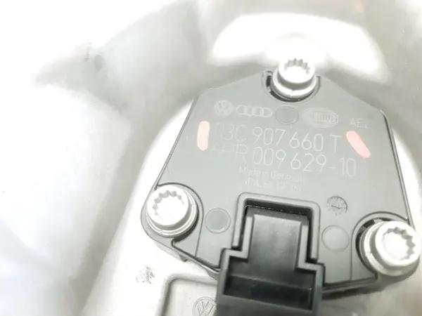 VW T5 2.0 TDI Oljetank Sensor 03L103603H image 3