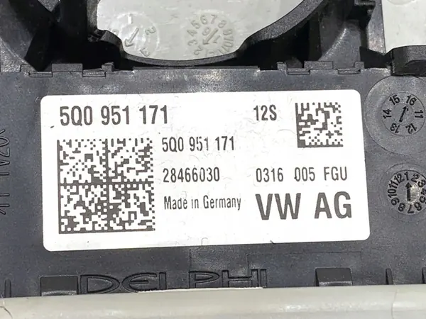 Aurinkolasitasku SKODA OCTAVIA III 5E0868837A image 4