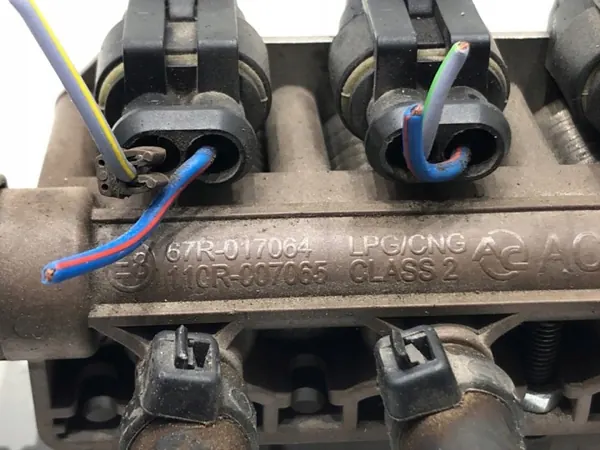 Inyector GLP OEM 67R-017064 - Inyector de gas usado image 3