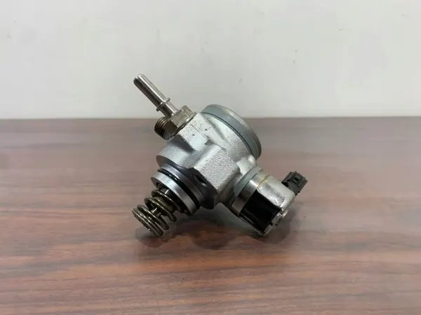 Bomba de combustible Subaru Forester OEM 2961000640 - Usada image 2
