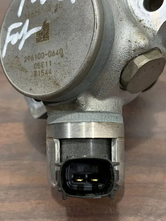Bomba de combustible Subaru Forester OEM 2961000640 - Usada image 6