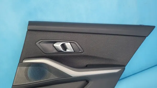 BMW 3 G21 Oikea Takaoven Verhoilupaneeli OEM 3390773 image 3