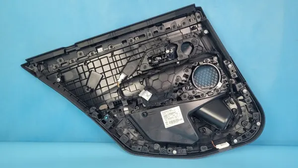BMW 3 G21 Oikea Takaoven Verhoilupaneeli OEM 3390773 image 6