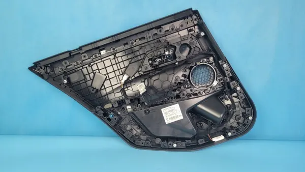 BMW 3 G21 Oikea Takaoven Verhoilupaneeli OEM 3390773 image 8