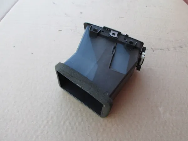SsangYong Rodius II ES Turismo 2015 linker midden ventilatierooster OEM 6961A21000 image 4