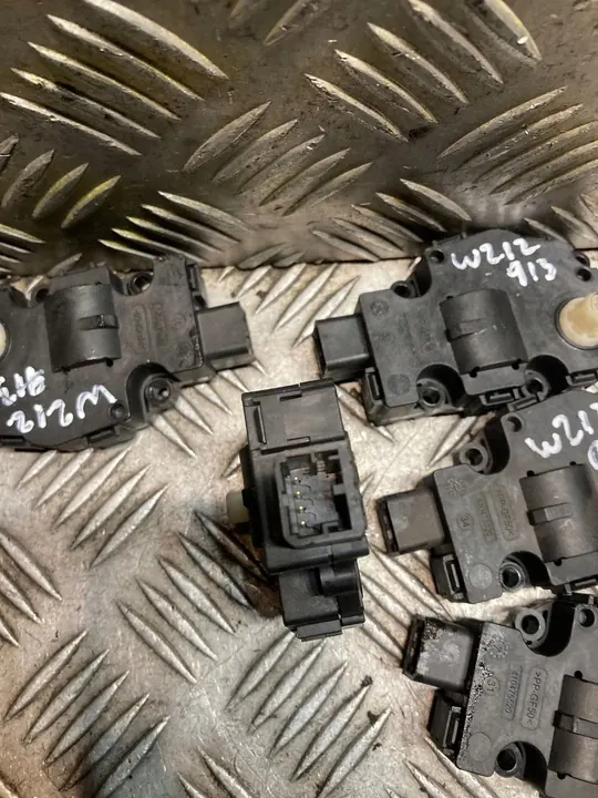 Mercedes-Benz C W204 Inlaatspruitstukklep OEM 2218200042 image 3