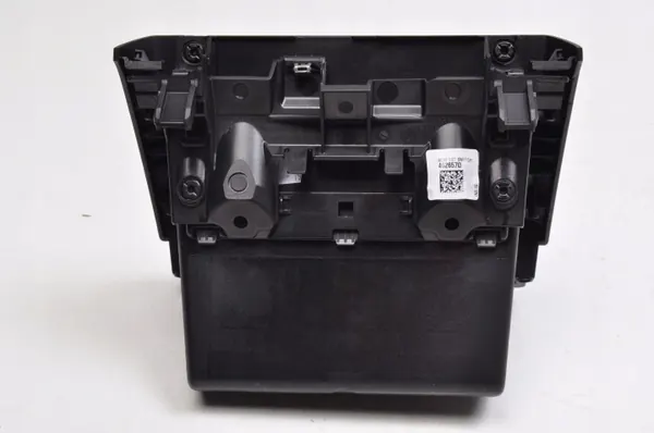 Renault Captur II Tunnelförvaring OEM 682105268R image 6