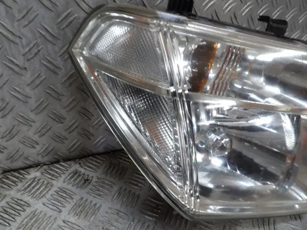 Nissan OE LAMPA LEWA PRAWA PRZÓD UK Ajovalot image 9
