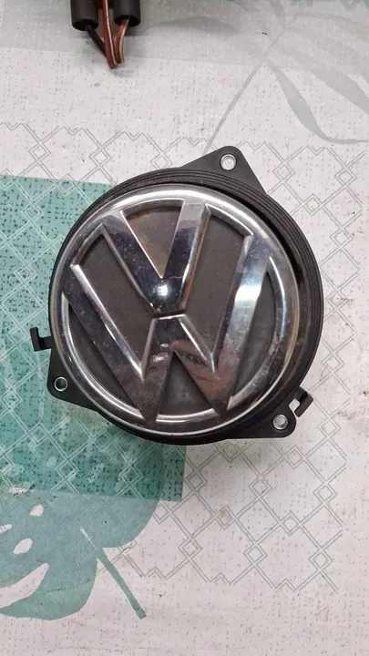 Poignée de coffre Volkswagen Polo V OEM 6R6827469A image 1