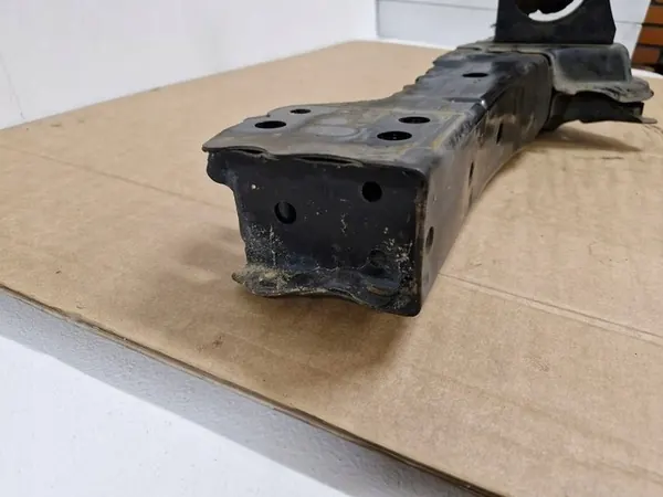 TOYOTA AVENSIS T27 T29 1.6 D Support Radiateur image 8